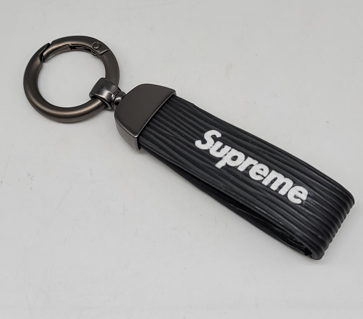 brand new supreme black pendant with calf leather keychain key