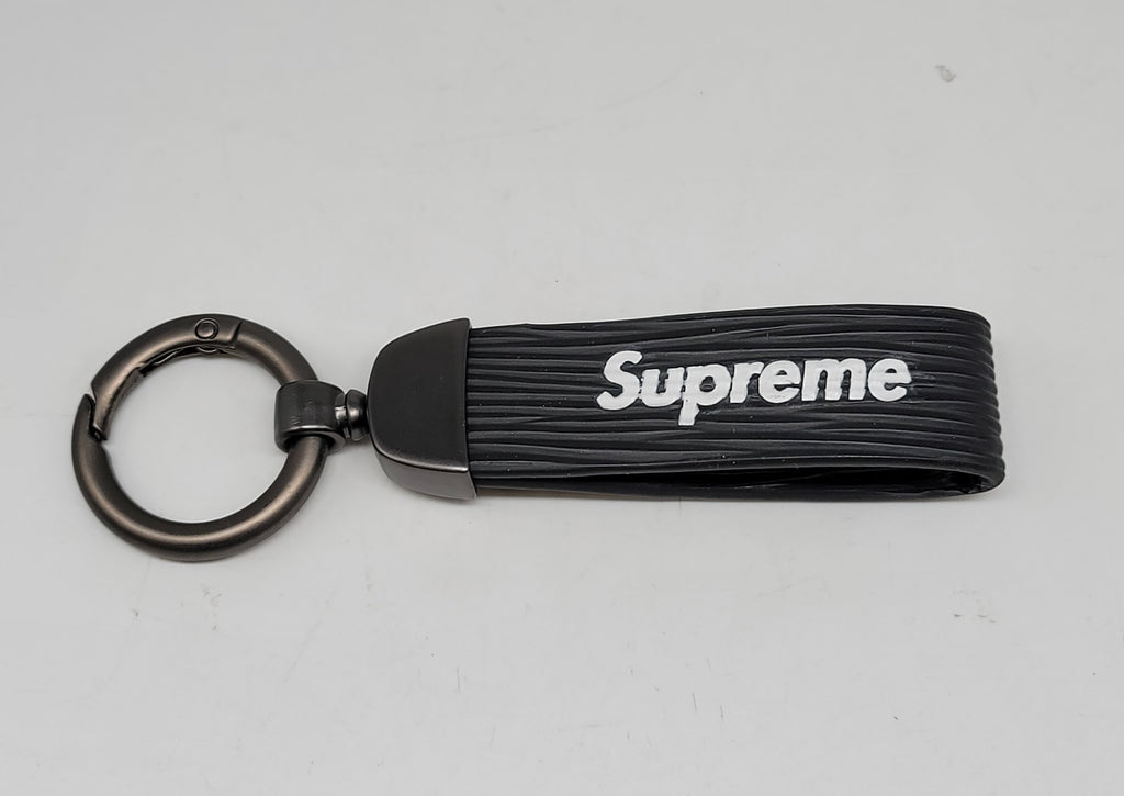 BRAND NEW SUPREME BLACK PENDANT WITH CALF LEATHER KEYCHAIN KEY 